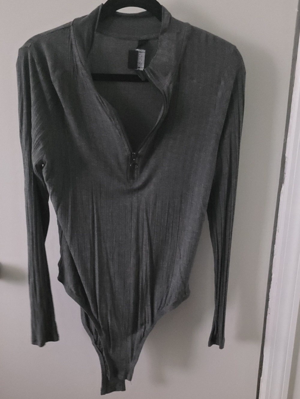 Long-Sleeve Ribbed Zip-Front Bodysuit — Charcoal Black